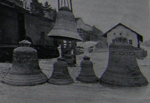 Le Locle - enlèvement des anciennes cloches.jpg