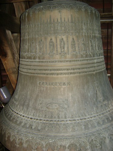 Onnens église cloche 1.JPG