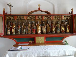 Les statuettes du Christ et des douze apôtres, depuis la Réforme à Franex (crédit Sinenomine2, Wikimedia Commons)